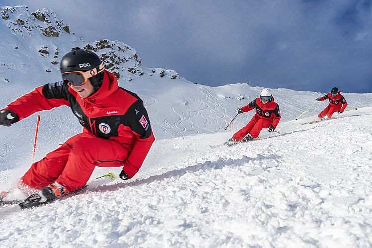 Ski instructors of the Klosters Ski School skiing