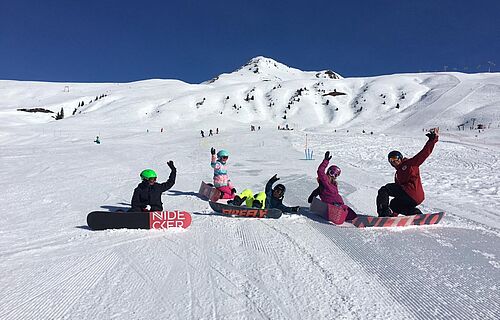 Snowboard group course, snowboarders wave