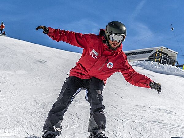 Snowboard instructor of the Klosters Ski School